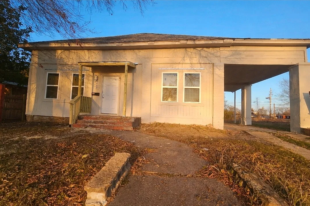 3 bed, 2072 sqft, $1,300 — Photo 1