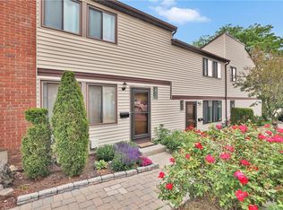 413 Country Club Ln, Pomona, NY 10970