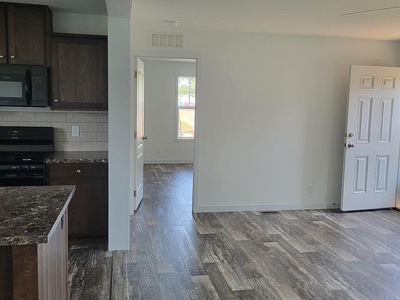 5th image of 228 Golfview Ct #257