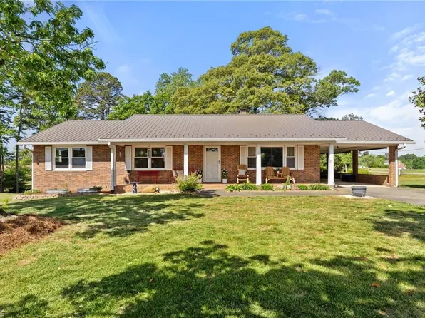 114 Midpines Dr, Winston Salem, NC 27127