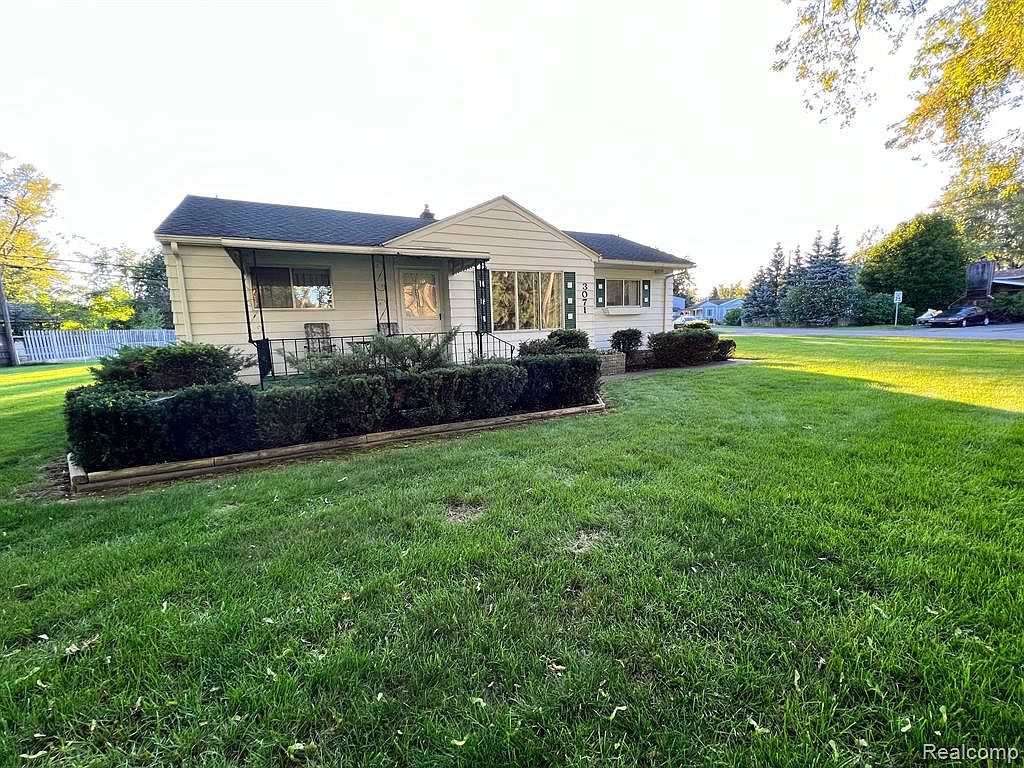 3071 Airport Rd, Waterford, MI 48329 MLS 20230094204 Zillow
