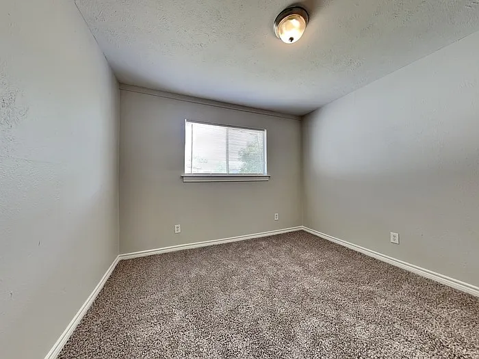 921 Roaming Road Dr — Photo 12