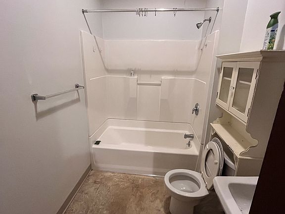 3rd image of 4124 Erie St #1