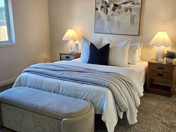 3rd image of 451 Lochaven Ave