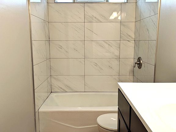 4th image of 32 E 58th St