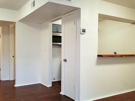 4th image of 200 E Courtland Pl APT 3
