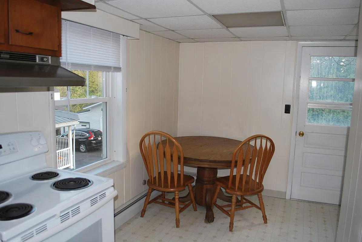 1 bed, 1.0 bath, 900 sqft, $850 — Photo 2