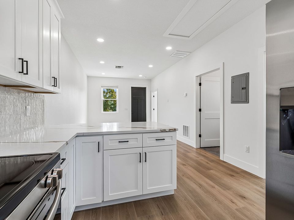 1st image of 2844 30th Ave N #1
