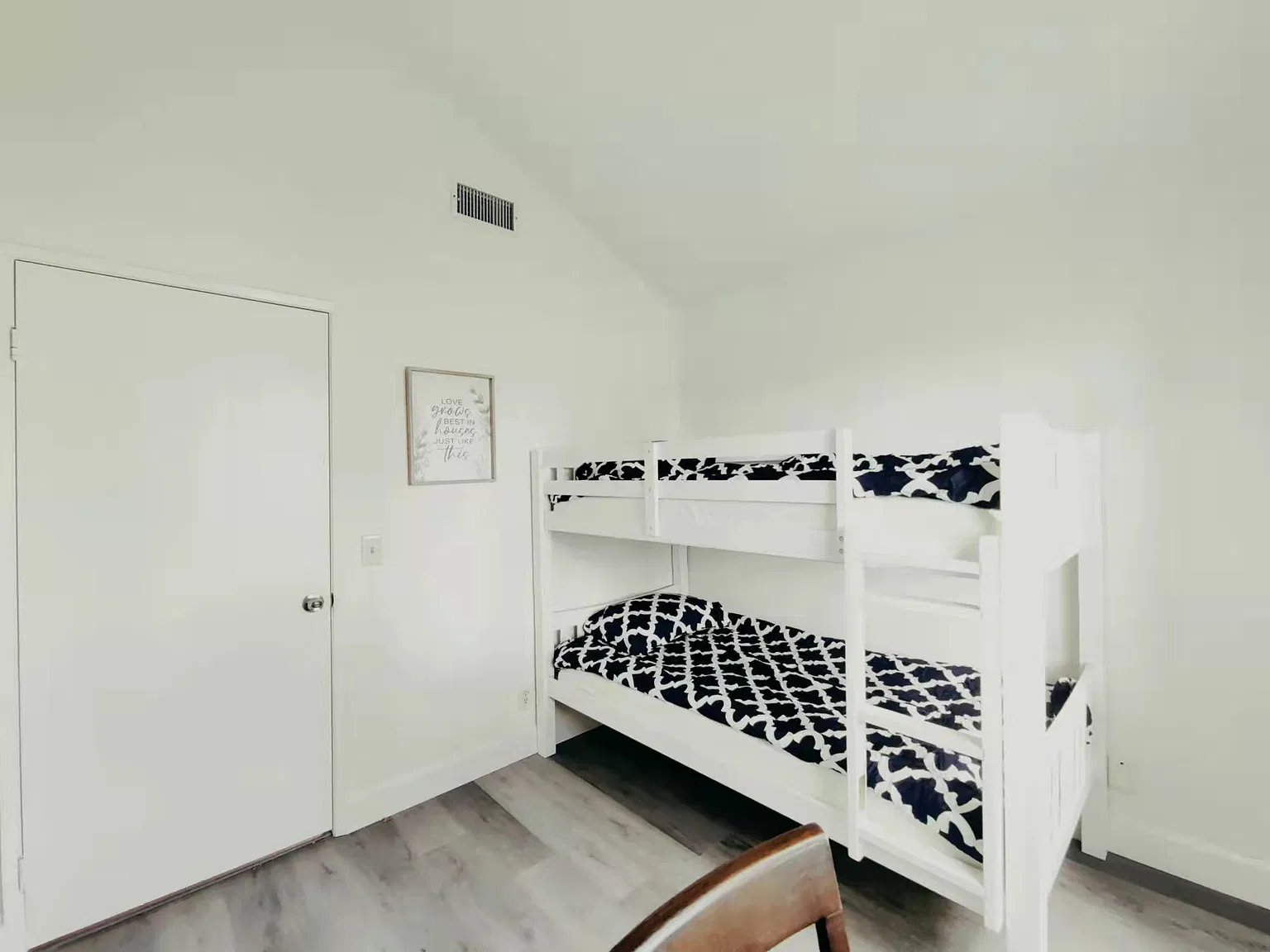 5 bed, 2246 sqft, $4,500 — Photo 3