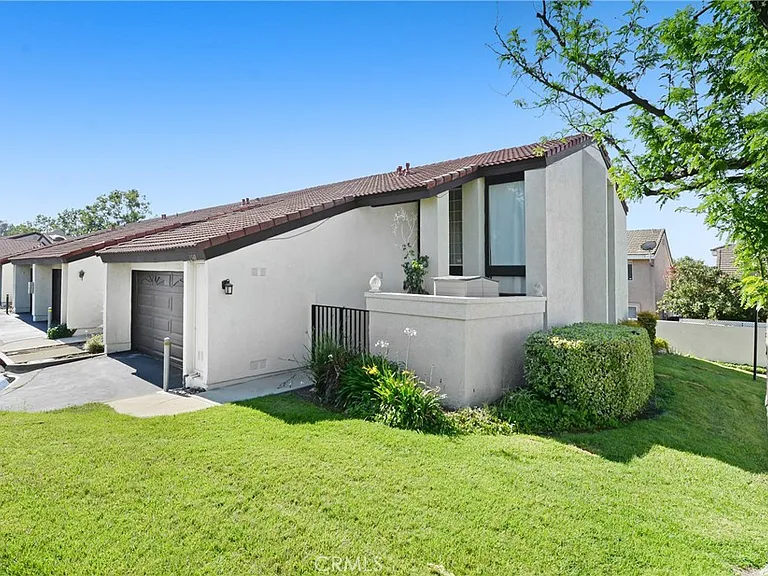 1560 Corte Caballo — Photo 1