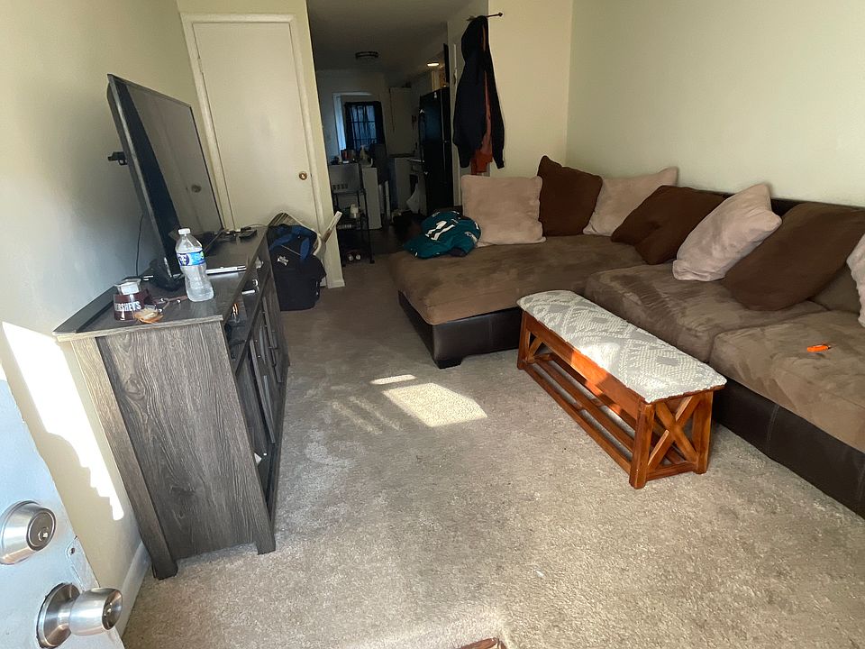 2nd image of 4457 Elizabeth St #1