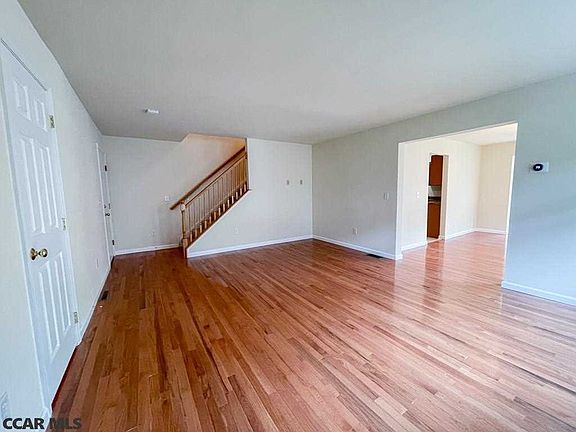 4th image of 634A Oakwood Ave