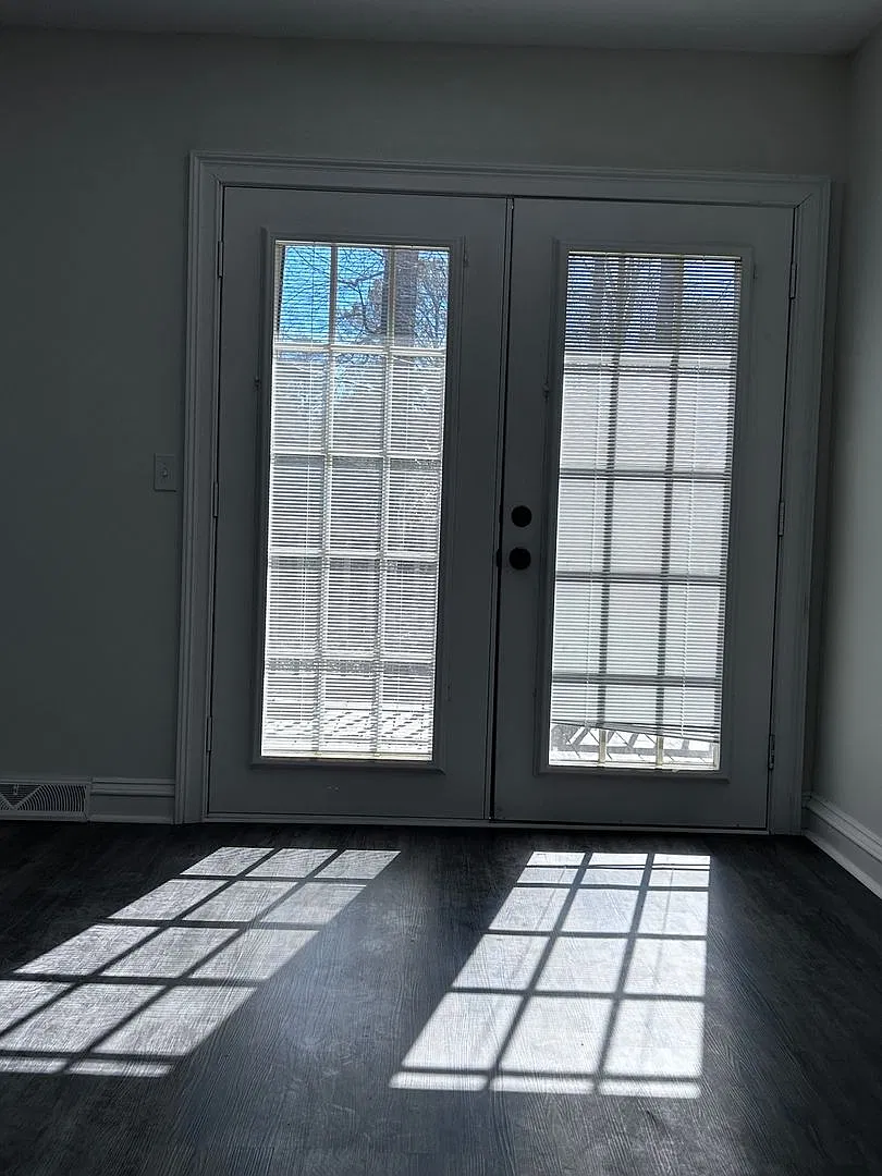 Spacious 4 Bed / 3 Bath with a large Fenced In Back Yard. — Photo 4