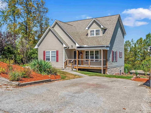 20 Woodridge Dr, Christiansburg, VA 24073