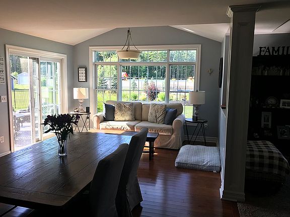 4th image of 32 Worthington Ln