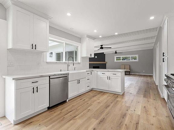 5th image of 1844 Berkshire Dr