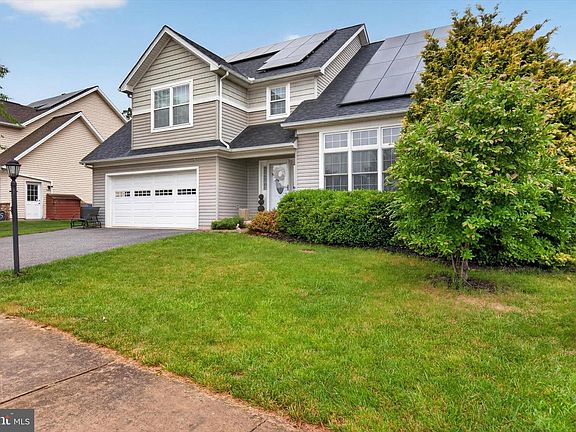 3rd image of 445 Old Stone Way