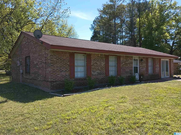 32 Carriage House Rd SW, Bessemer, AL 35022