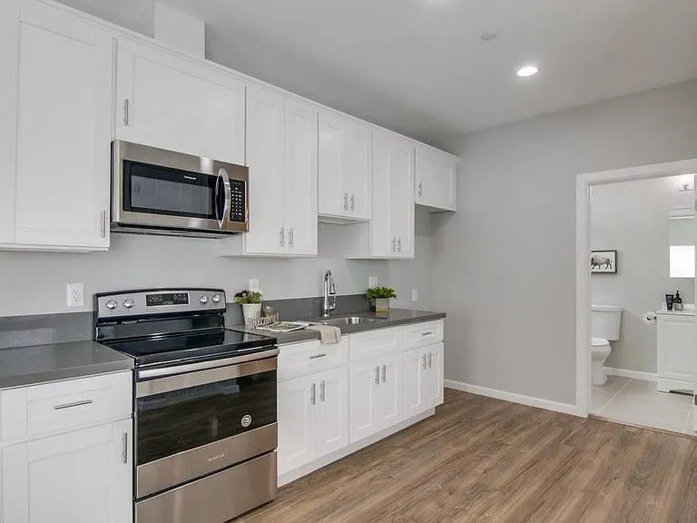 532 & 1/2 Cesar E Chavez Pkwy #1/2 — Photo 3