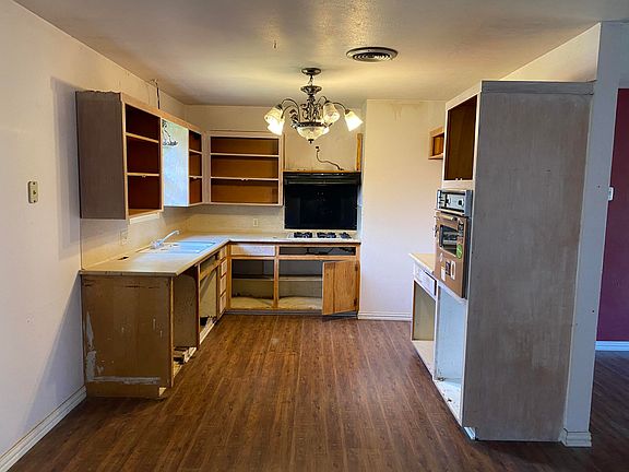 4th image of 912 W 25th St