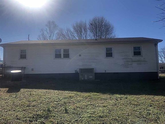 3rd image of 509 Hannah Dr SE