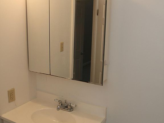 2nd image of 821 Westgate Ave APT 1S