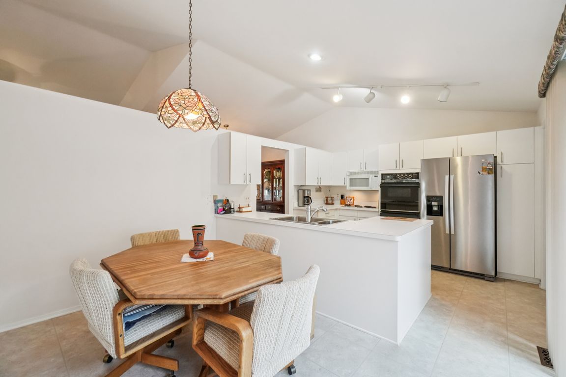 Hillcrest Cir-S1707-018.jpg