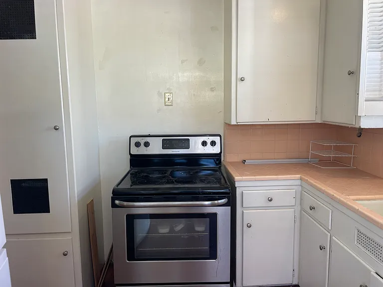 15 Cerritos Ave — Photo 4