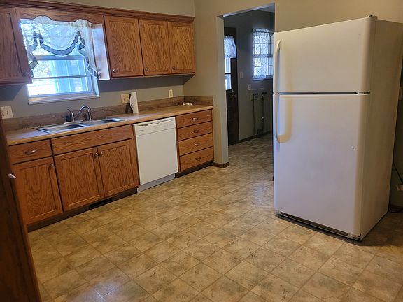 4th image of 408 Belair Dr