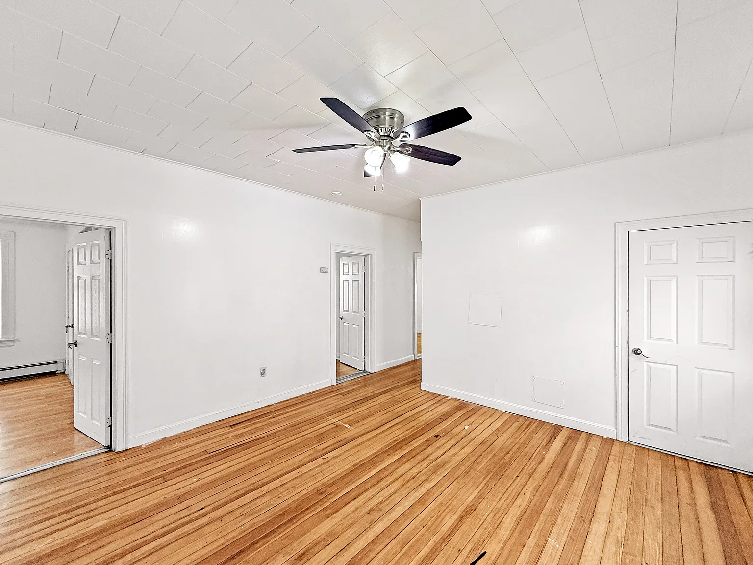 3 bed, 999 sqft, $2,000 — Photo 4