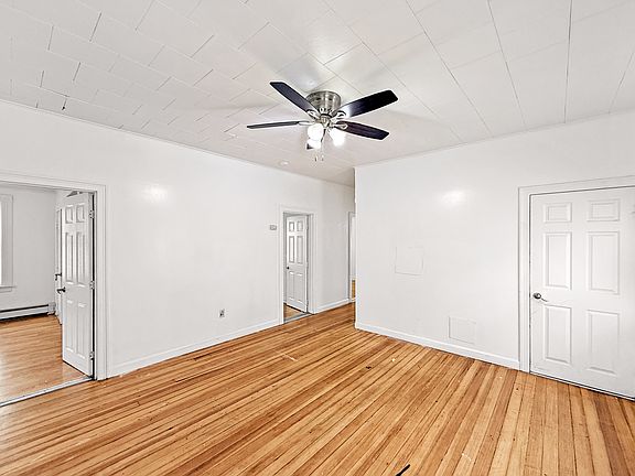 4th image of 28 Meadow St APT 2