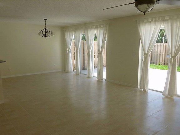 5th image of 1521 W Harmony Lake Cir