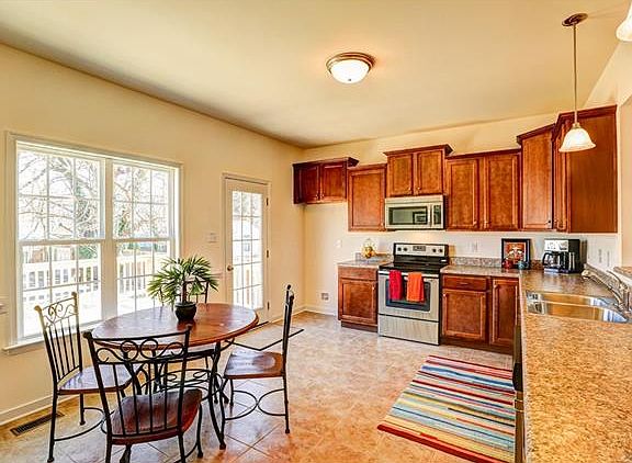 3rd image of 5407 Bloomingdale Ave