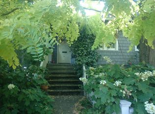 102 NW Bowdoin Pl, Seattle, WA 98107