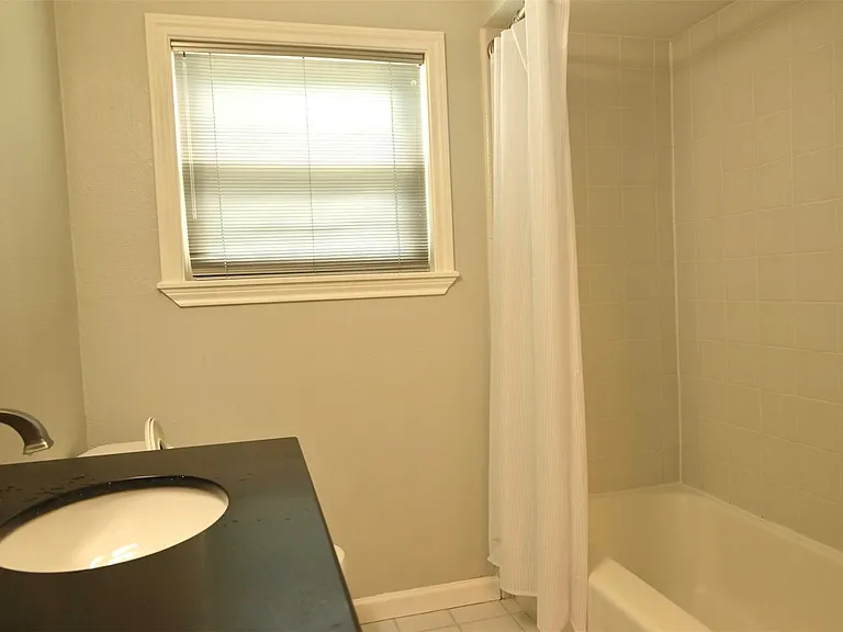 9810 Cliffwood Dr — Photo 18