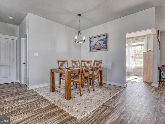 4th image of 190 Winifred Dr