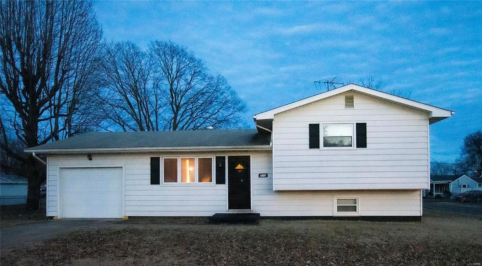 212 Rose Ave photo 1
