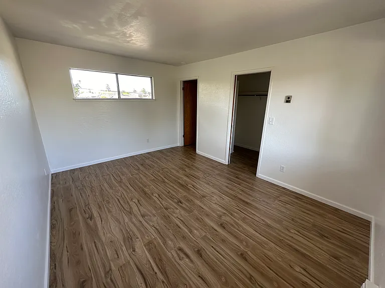 214 Hanover St — Photo 11