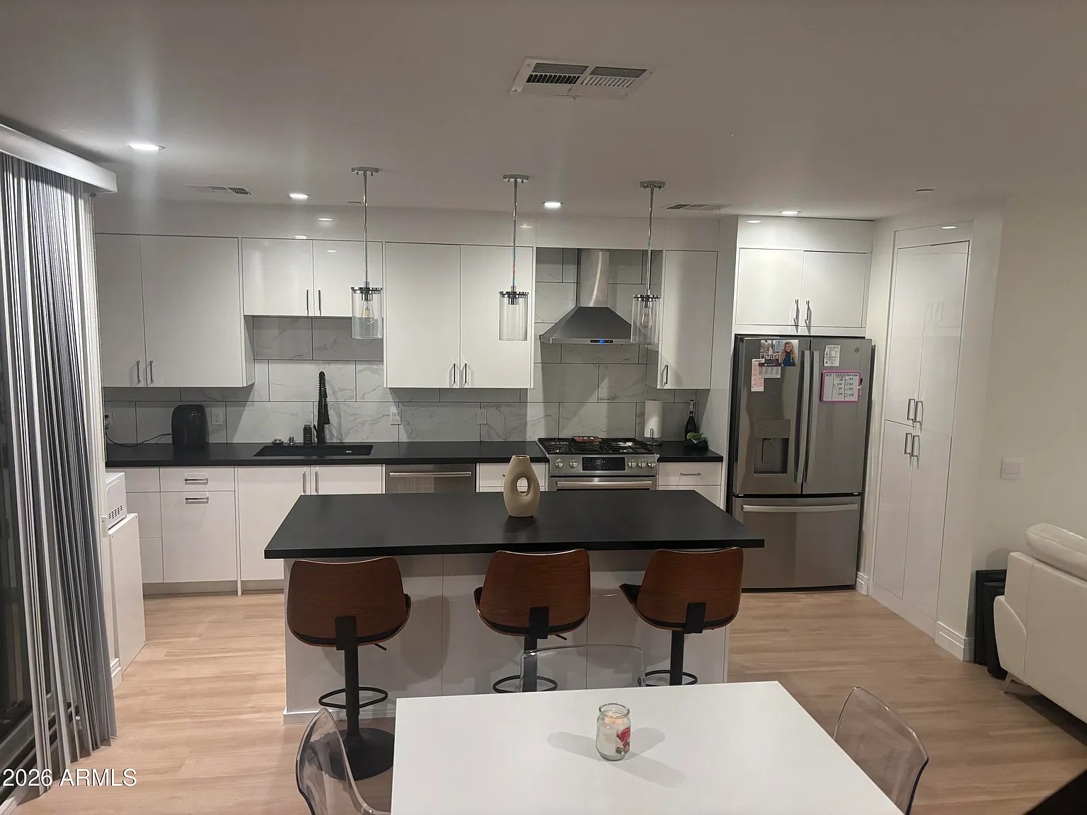 1 bed, 1.0 bath, 2207 sqft, $1,450 — Photo 3