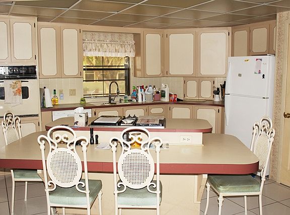 5th image of 171 Frenchman Ct