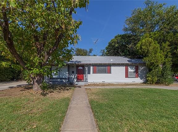 2nd image of 3200 Meadow Oaks Dr