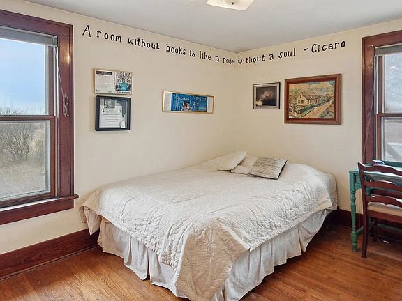 floor 2 bedroom - writing