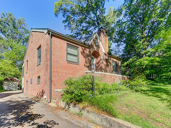 3rd image of 1631 N Hills Blvd