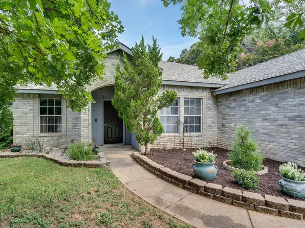 3203 Cliff Oaks Dr, Corinth, TX 76210