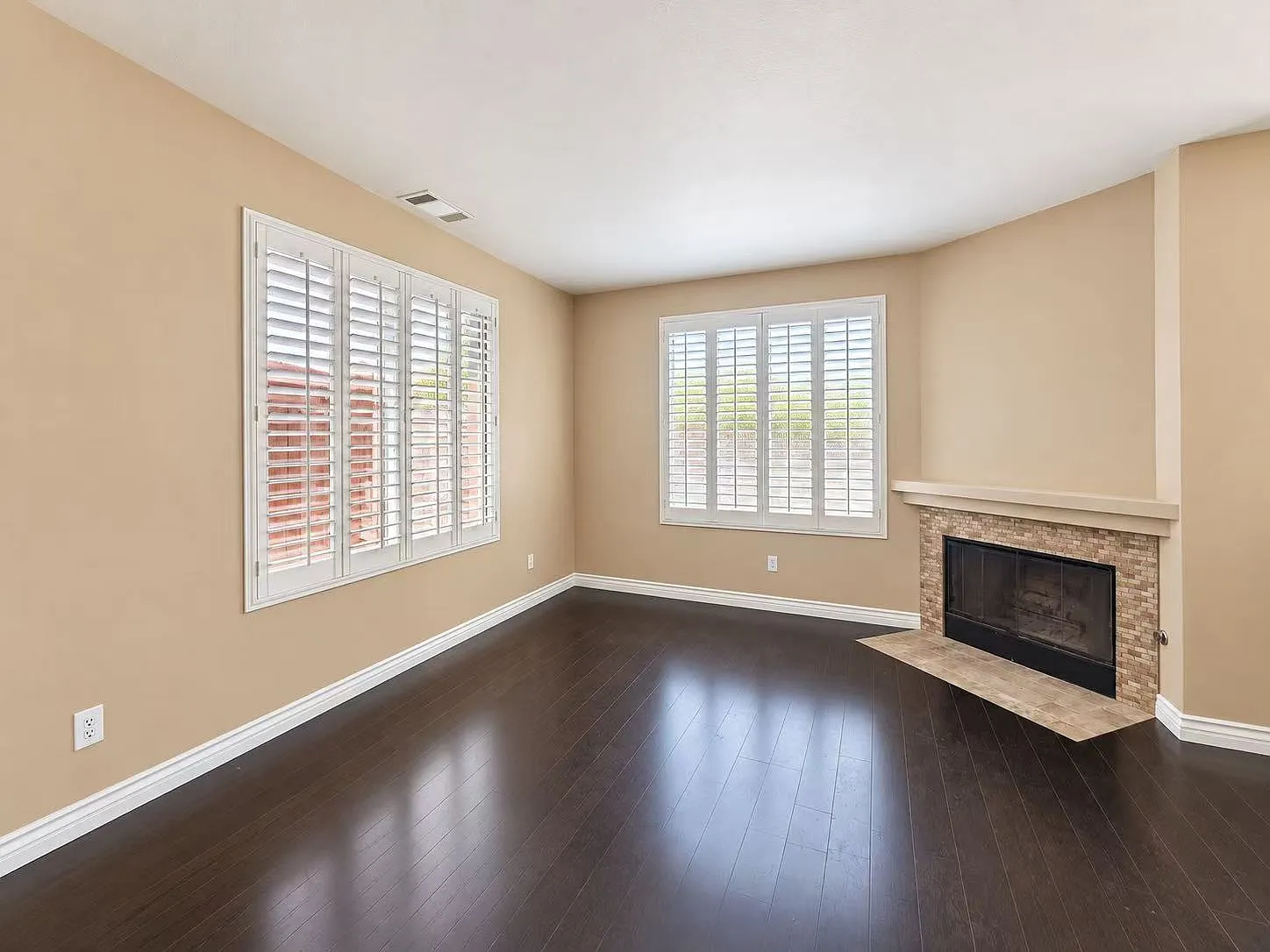 3 bed, 2.5 bath, 1464 sqft, $2,800 — Photo 4