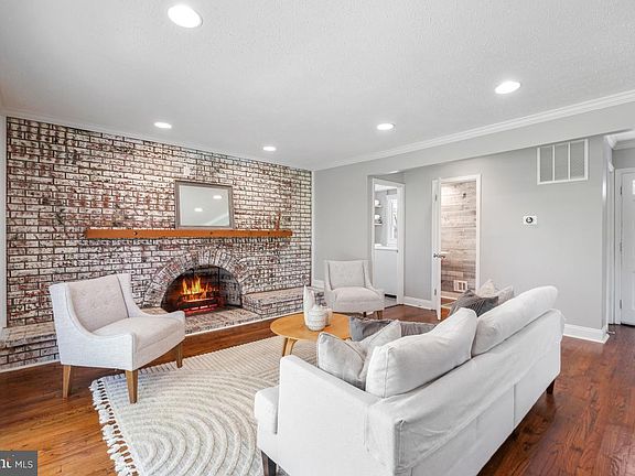 5th image of 11 Pitt Ct