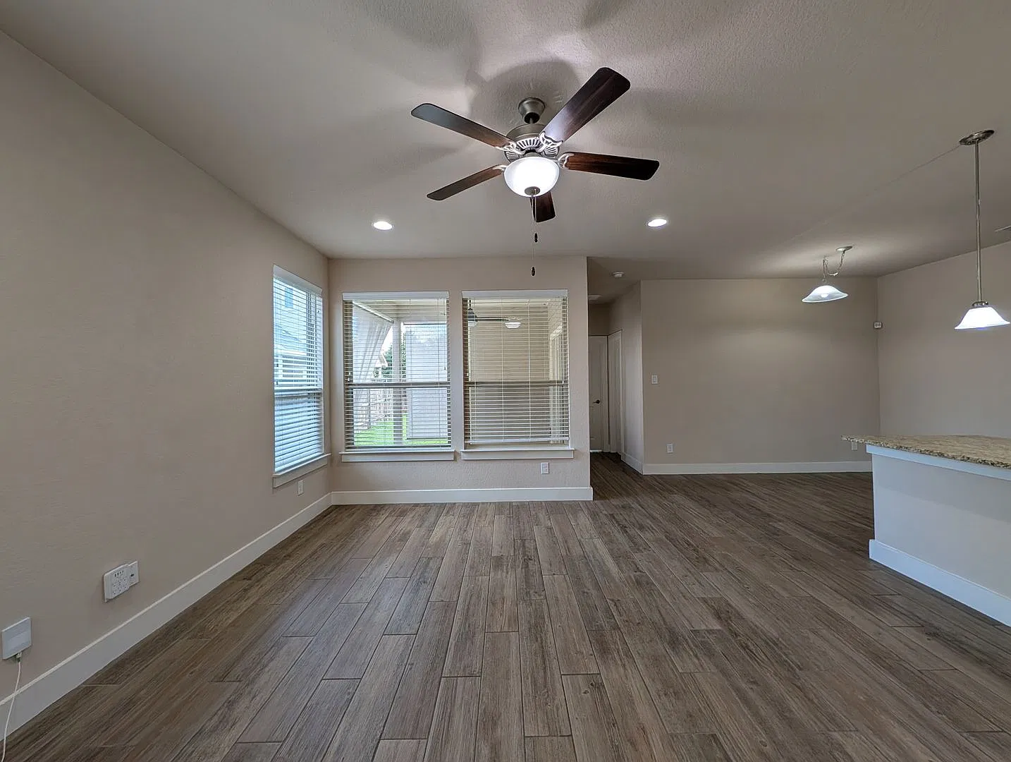 Walk to Faust St Bridge / Fridge, Washer & Dryer Included / Primary on 1st Floor / CISD *2 weeks ... — Photo 4