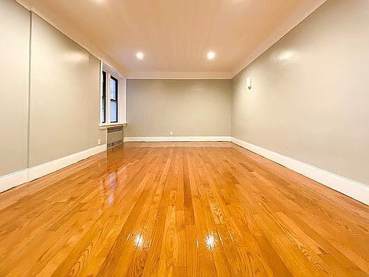 5th image of 309 E 19th St APT 1D