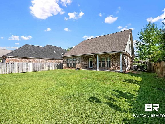 5th image of 220 Hawthorne Cir