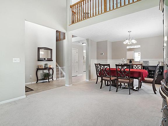 3rd image of 653 Brighton St
